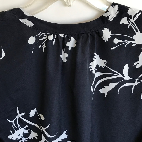 JOIE Eilga Floral Split Neck Blouse Navy White Top Women’s Size Large - Picture 7 of 16